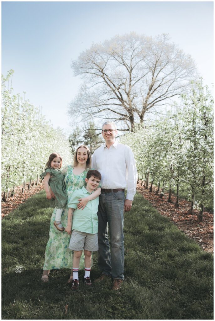 outdoor spring photo session