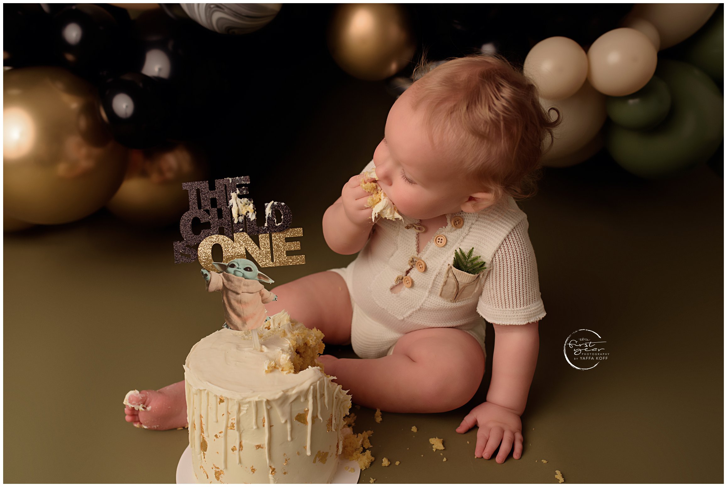 Baby enjoys cake for Yaffa Koff Photography